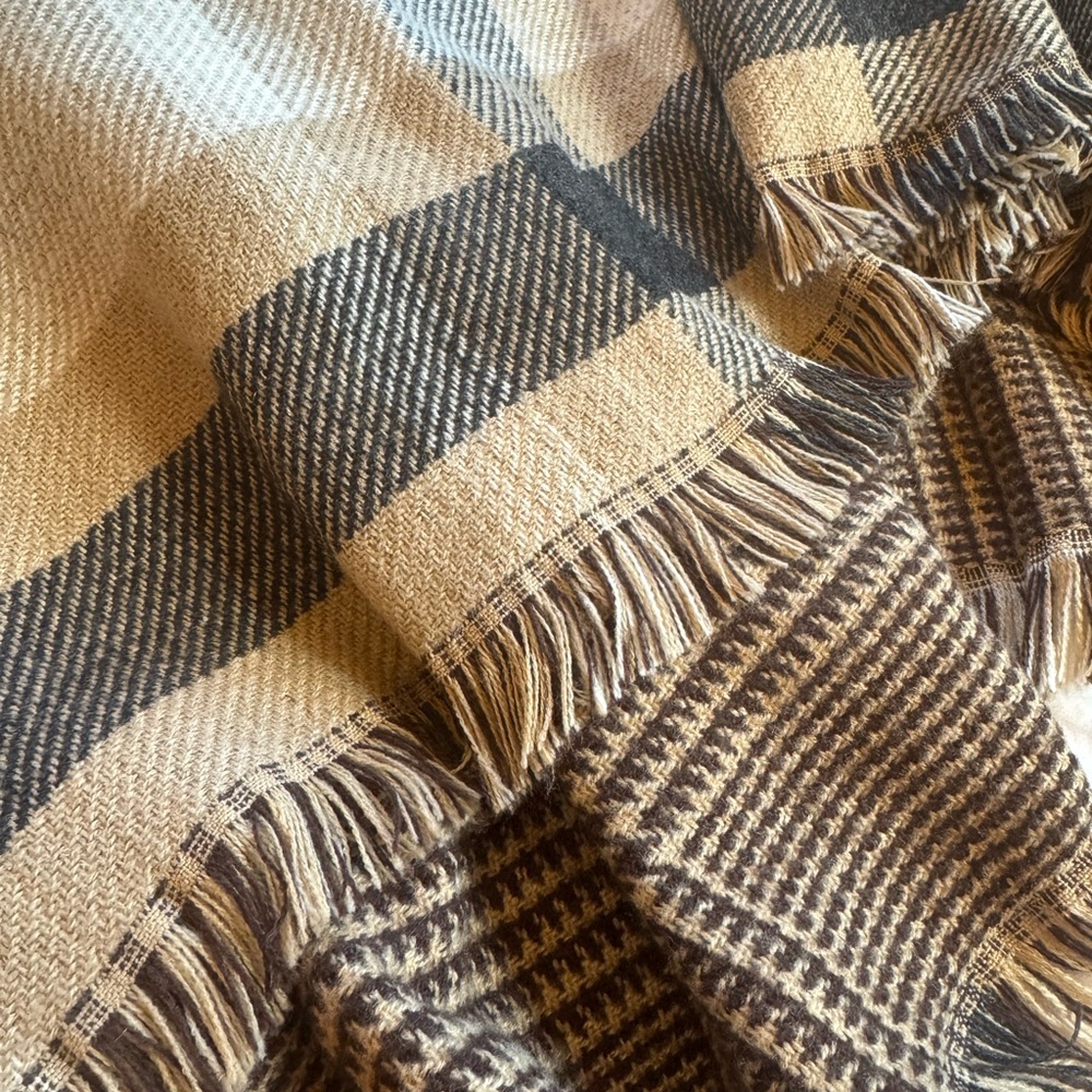 Banana Republic Women's Reversible Brown and Gray Plaid Cape/Wrap O/S - Picture 5 of 6